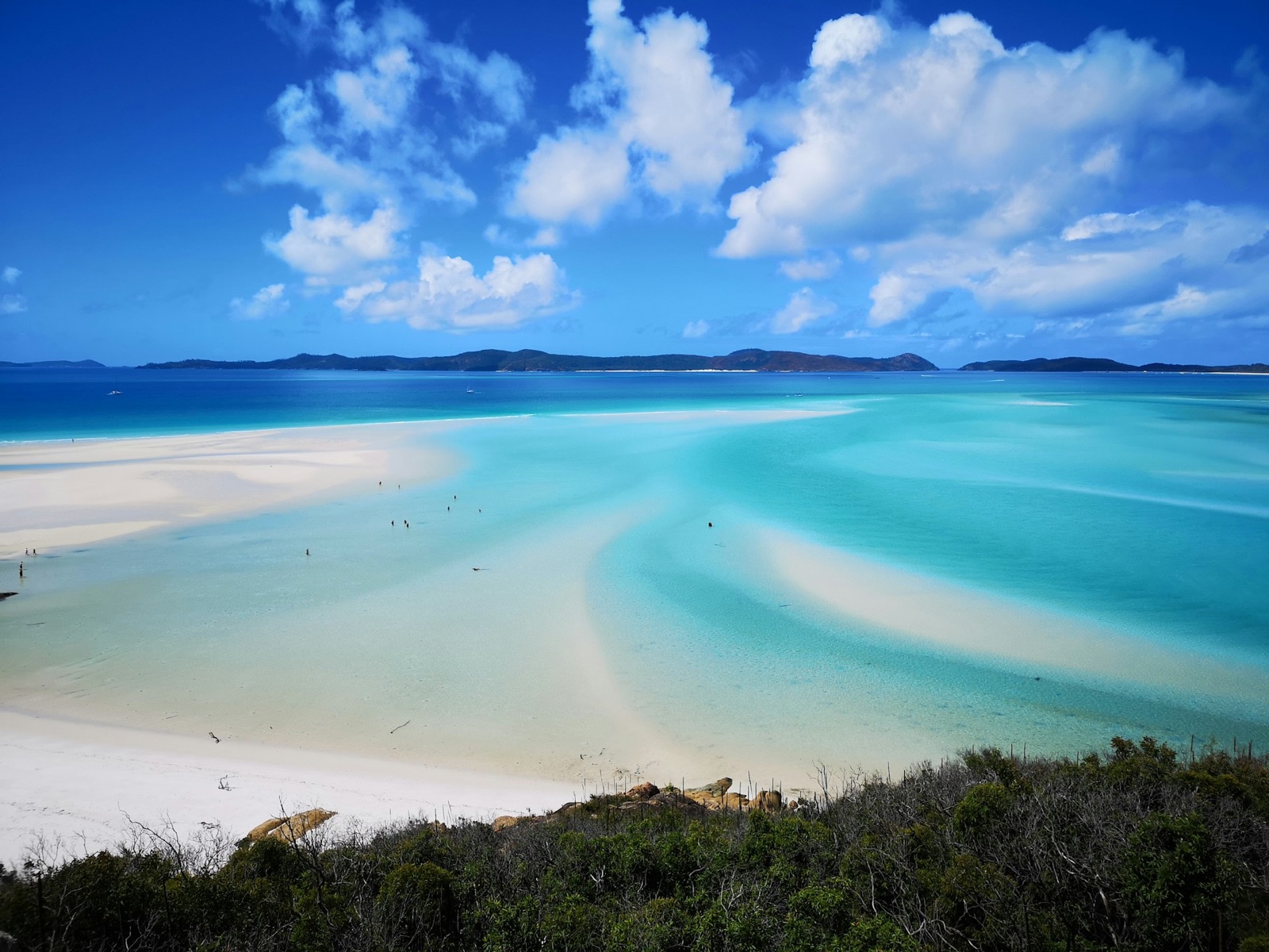 Turquoise shallows and a white sandbar in the Whitsundays